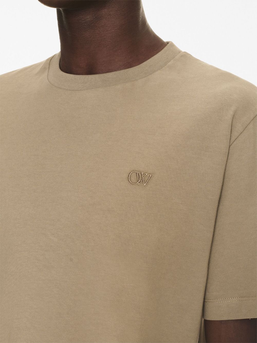 Playera Off-White manga corta con logo bordado