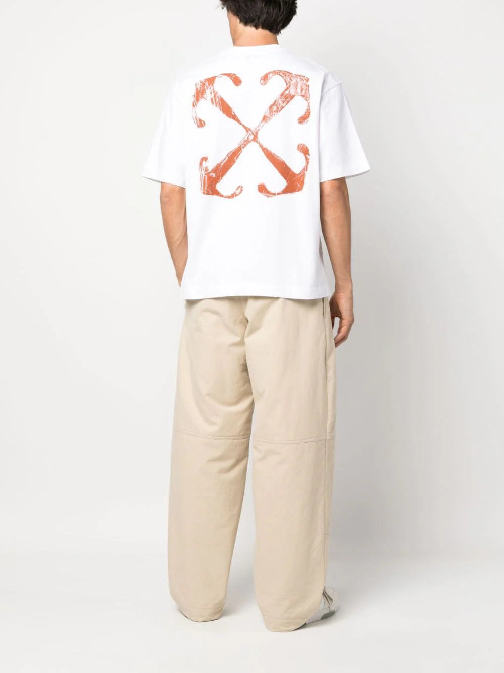 Playera Off-White manga corta con logo estampado
