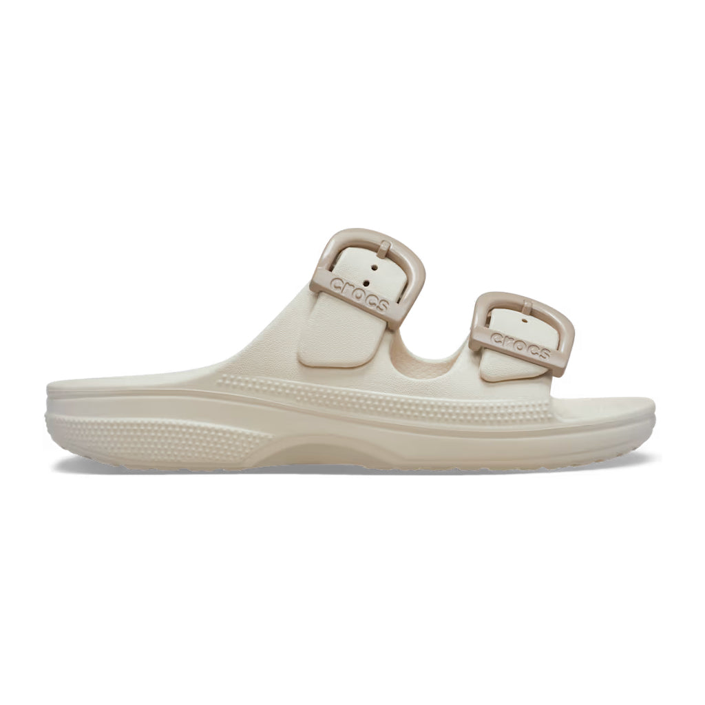 Crocs Women's Saturday Enamel Buckle Sandal - Café 2MC - vista 1