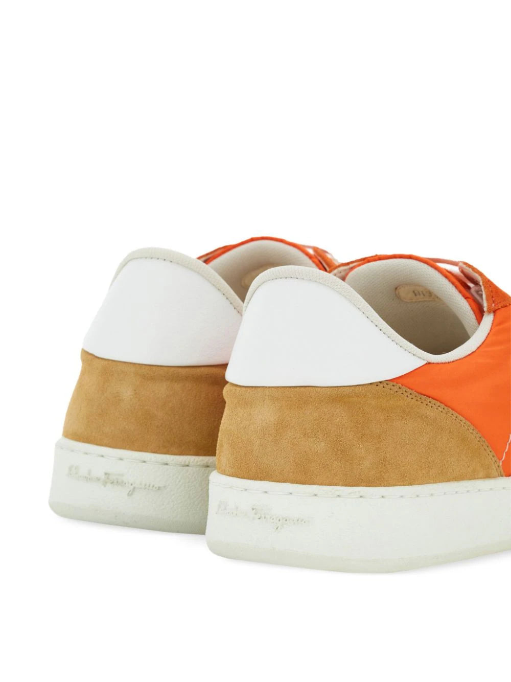 Ferragamo tenis con agujetas y paneles