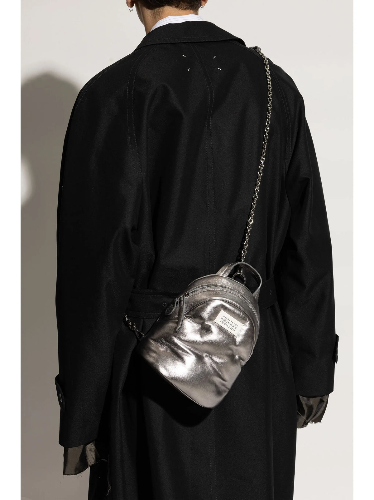 Maison Margiela mochila con detalle de placa - Plateado - imagen 3