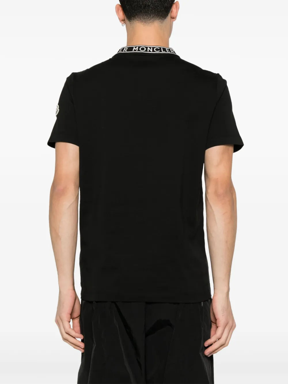 Moncler playera con ribete del logo