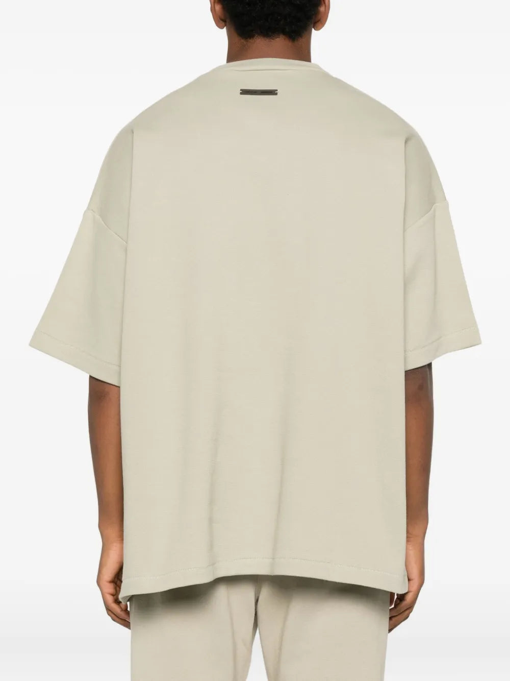 FEAR OF GOD ESSENTIALS playera con parche del logo