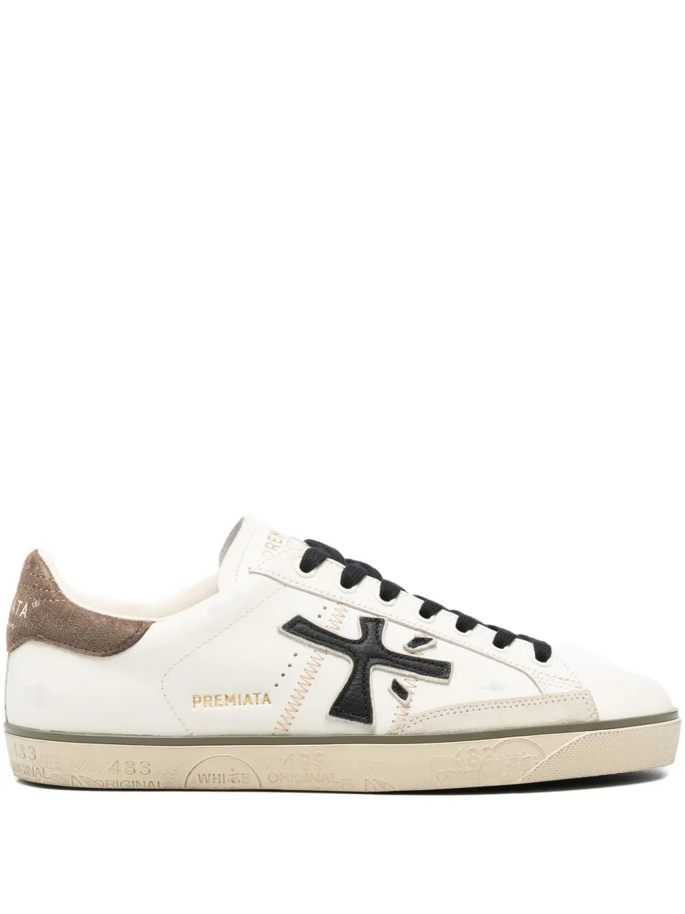 Premiata tenis con motivo del logo