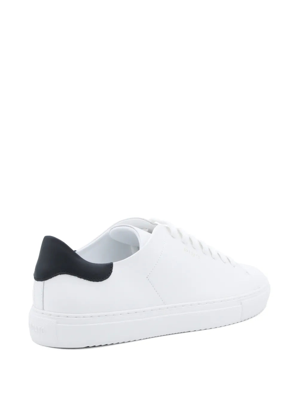 Axel Arigato tenis con detalle del logo