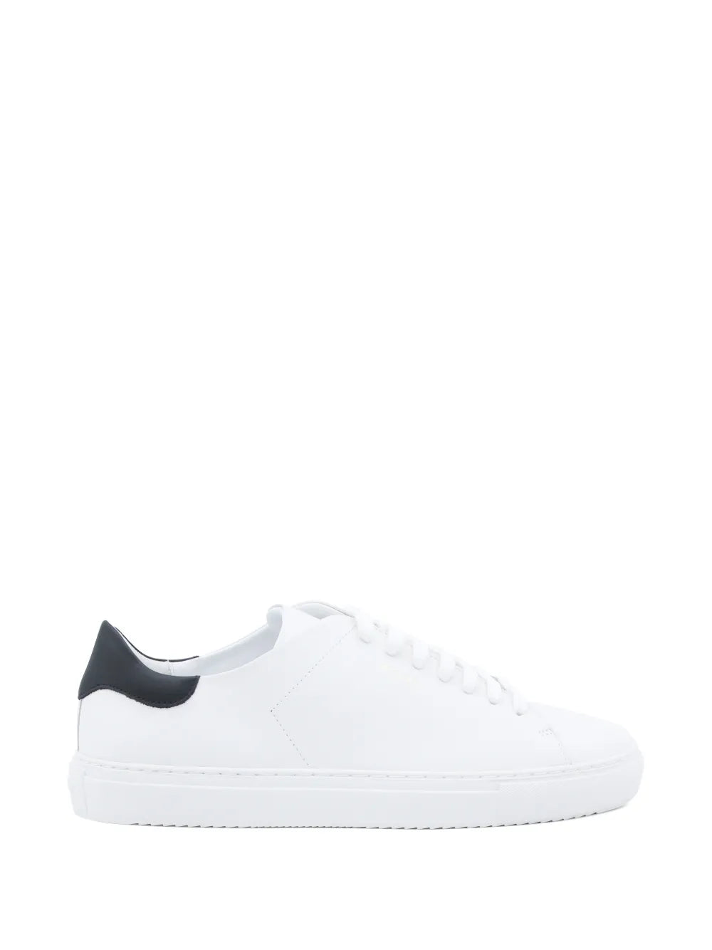 Axel Arigato tenis con detalle del logo