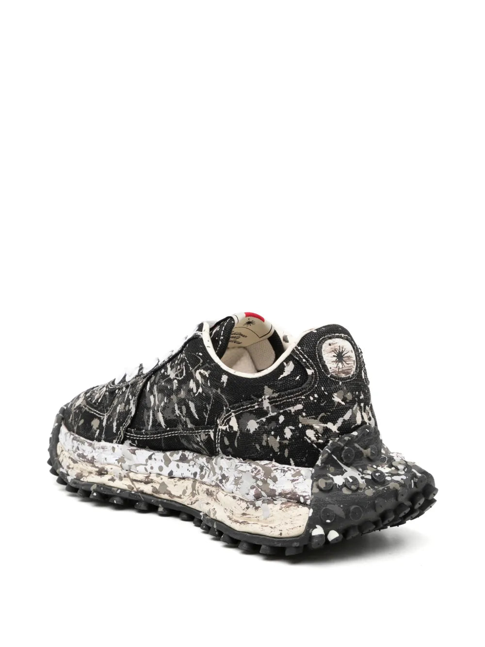 Maison MIHARA YASUHIRO tenis con salpicaduras de pintura estampadas - negro