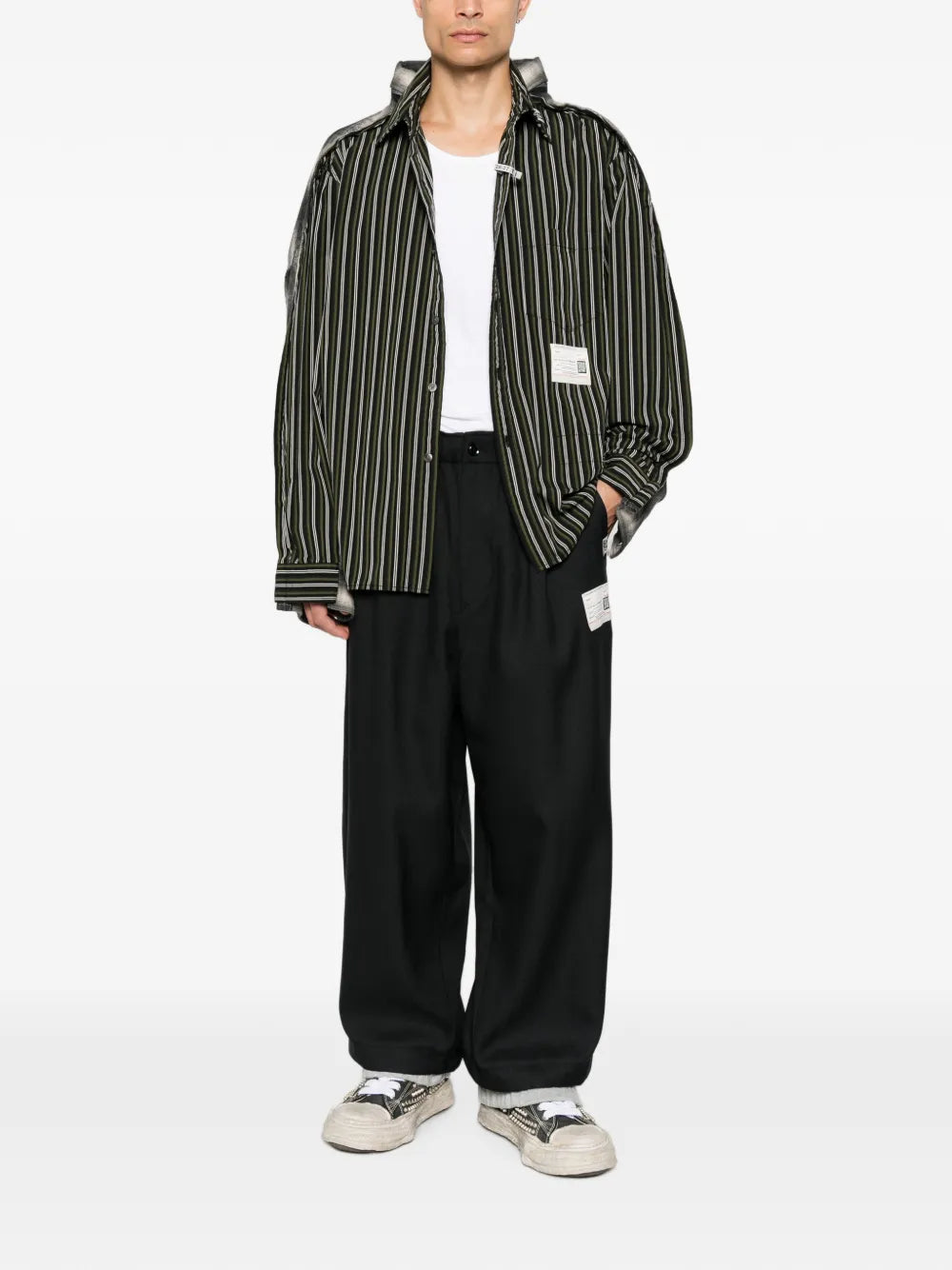 Maison MIHARA YASUHIRO pantalones con parche del logo y bolsillo - negro