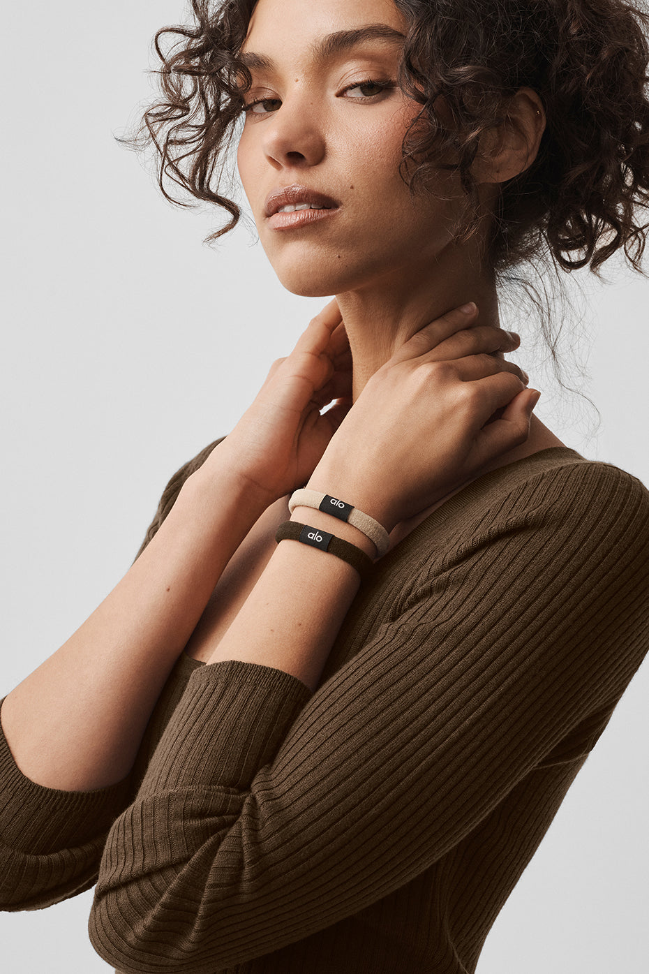 Alo Yoga Untangled Hair Tie (6-Pack) - Beige/Espresso - imagen 2