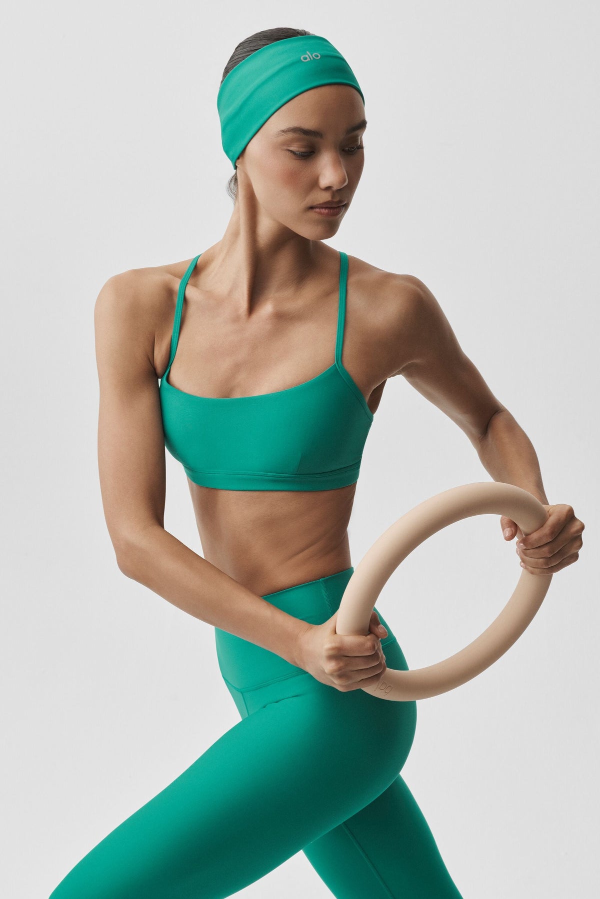 Alo Yoga Airlift Headband - Emerald Isle - imagen 3