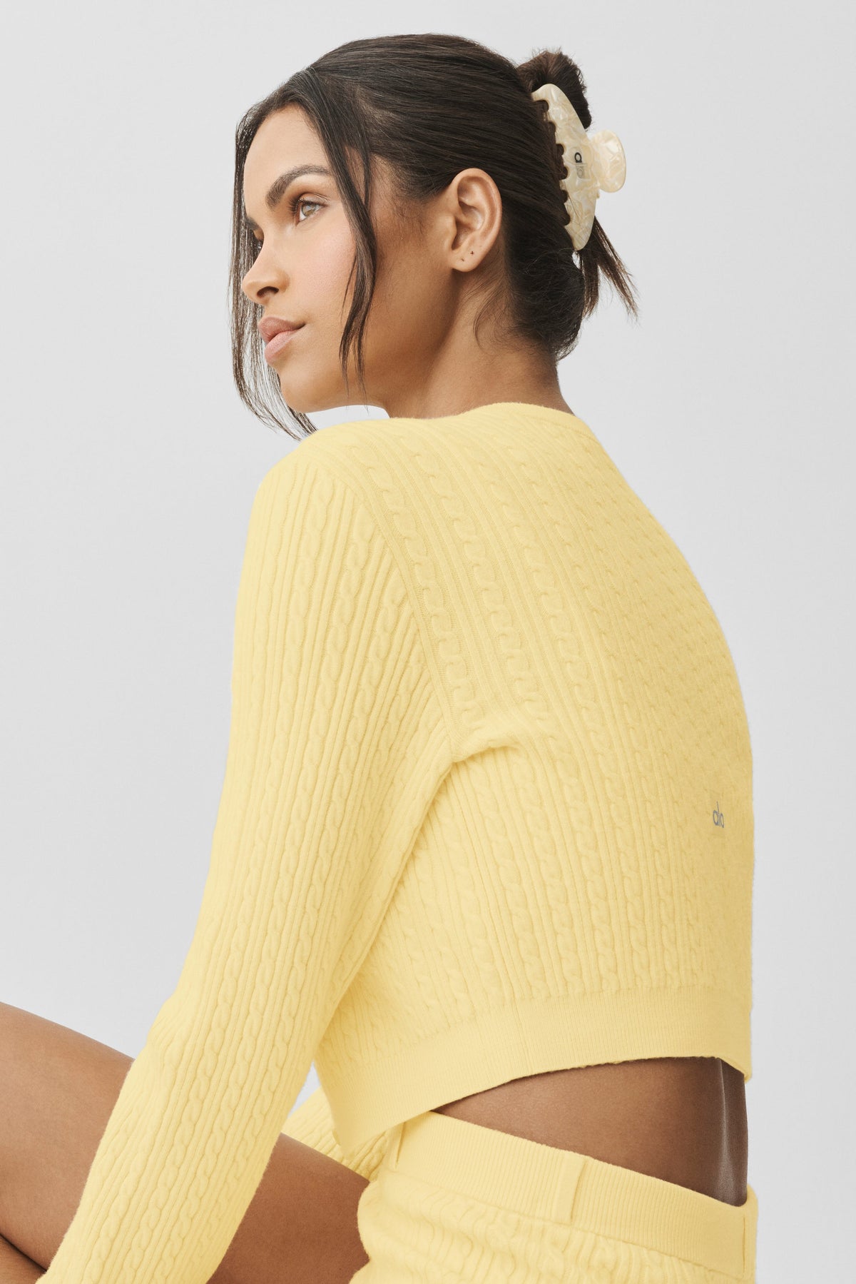 Alo Yoga 90's Claw Clip - Warm Butter Pearl - imagen 1