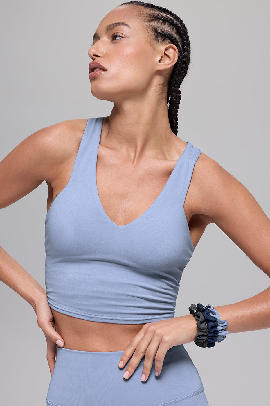 Alo Yoga Fresh Mini Scrunchie 3-Pack - Winter Frost/Navy/Anthracite - imagen 2