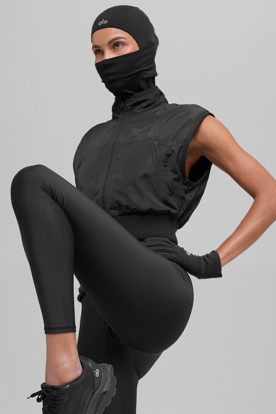 Alo Yoga Summit Balaclava - Black - imagen 4