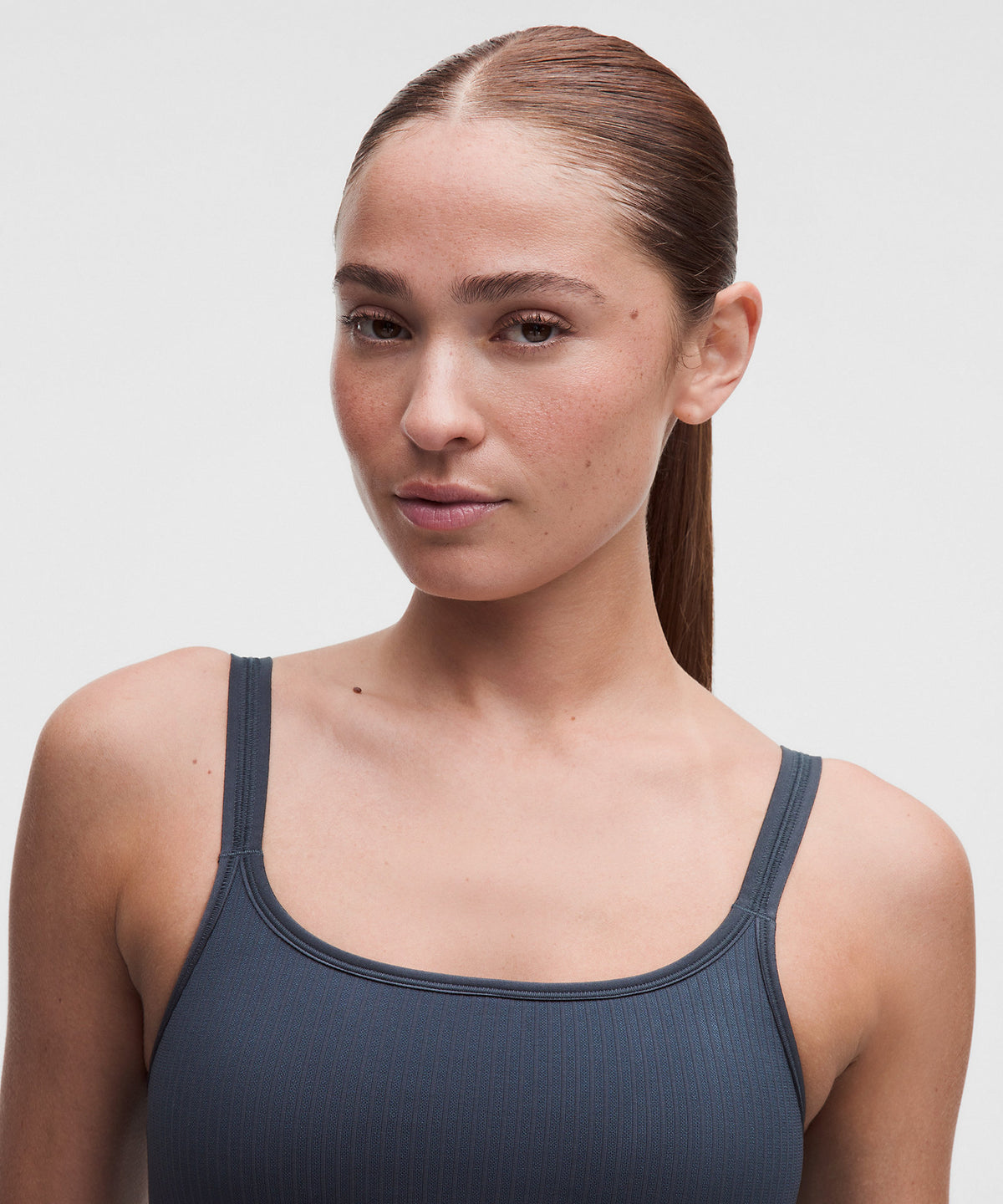 Lululemon Ebb to Street Scoop-Neck Cropped Tank Top Light Support, B/C Cup - Smoky Velvet - imagen 4
