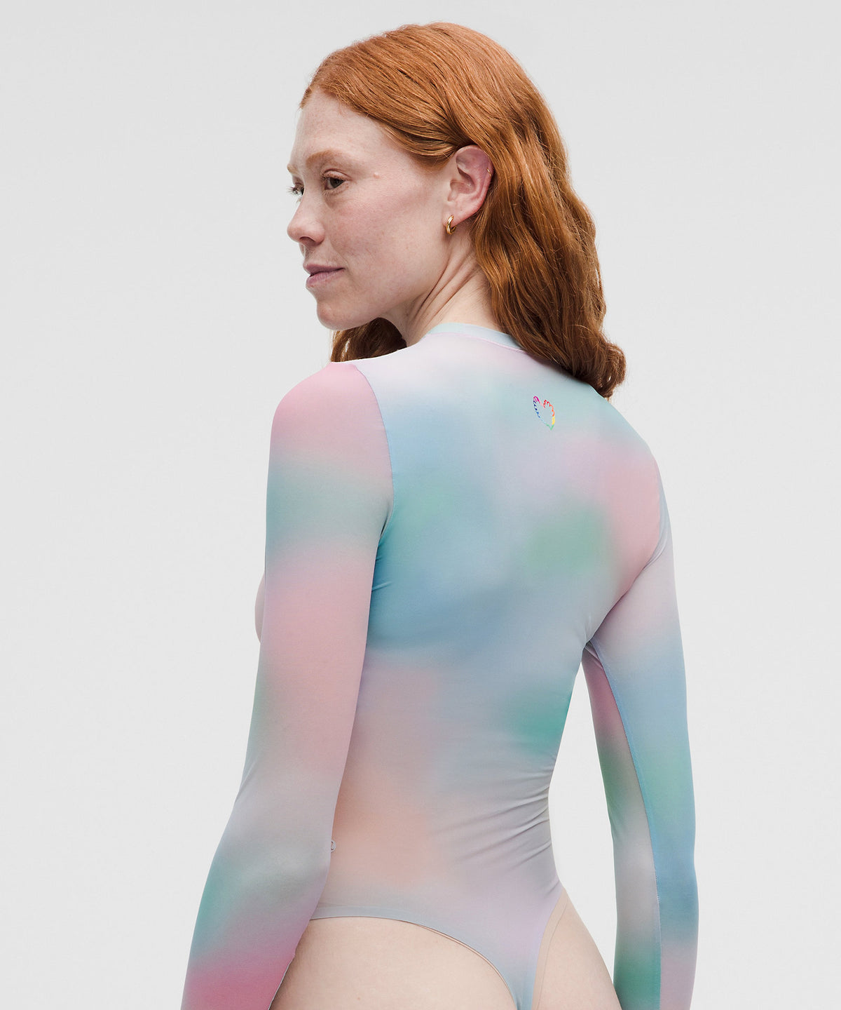 Lululemon Wundermost Ultra-Soft Nulu Mesh Long-Sleeve Crewneck Bodysuit Pride - Luminous Glow Multi - imagen 3