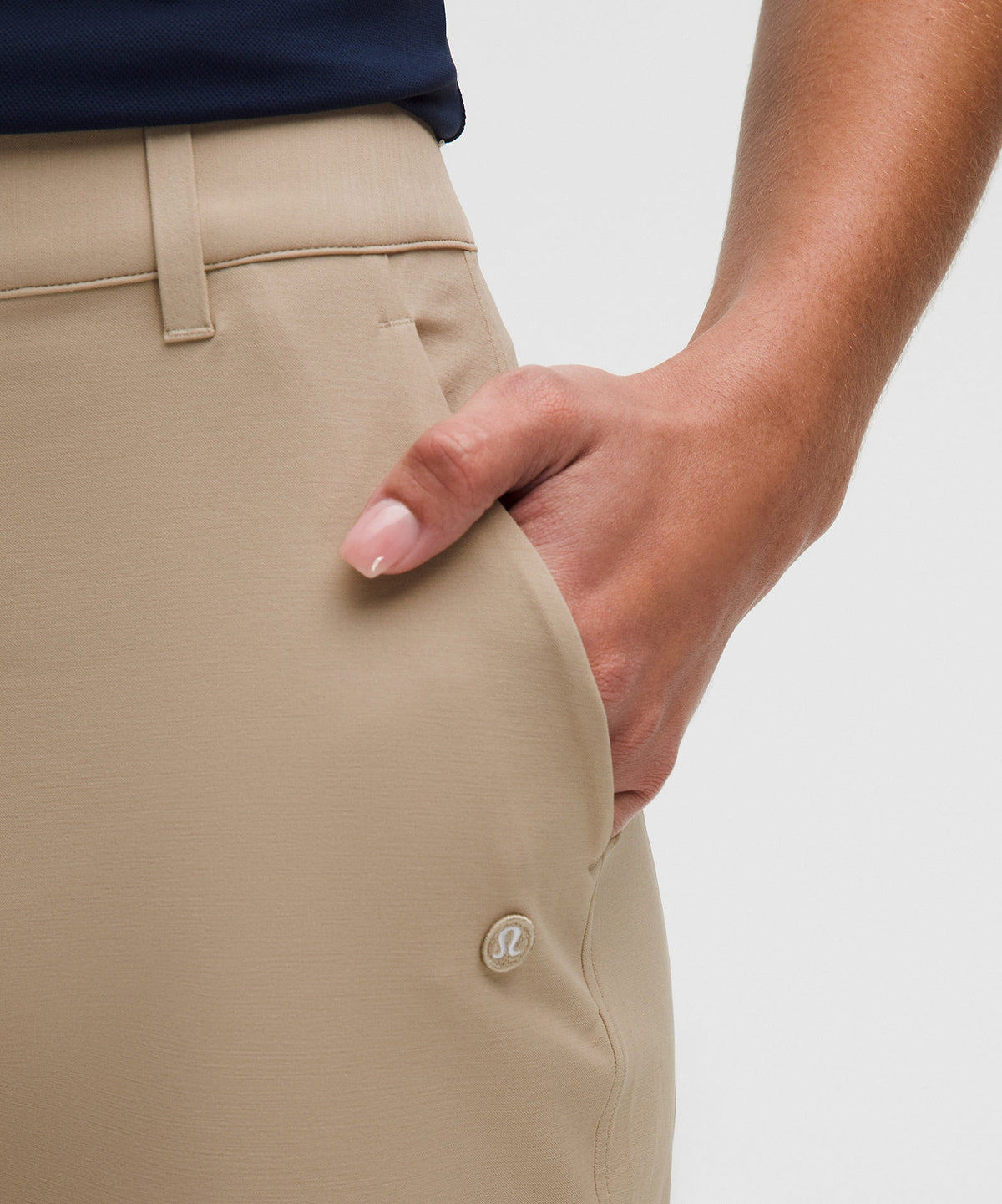 Lululemon Stretch Twill Golf Pant Regular Stitched Logo - Wacky Khaki - imagen 4