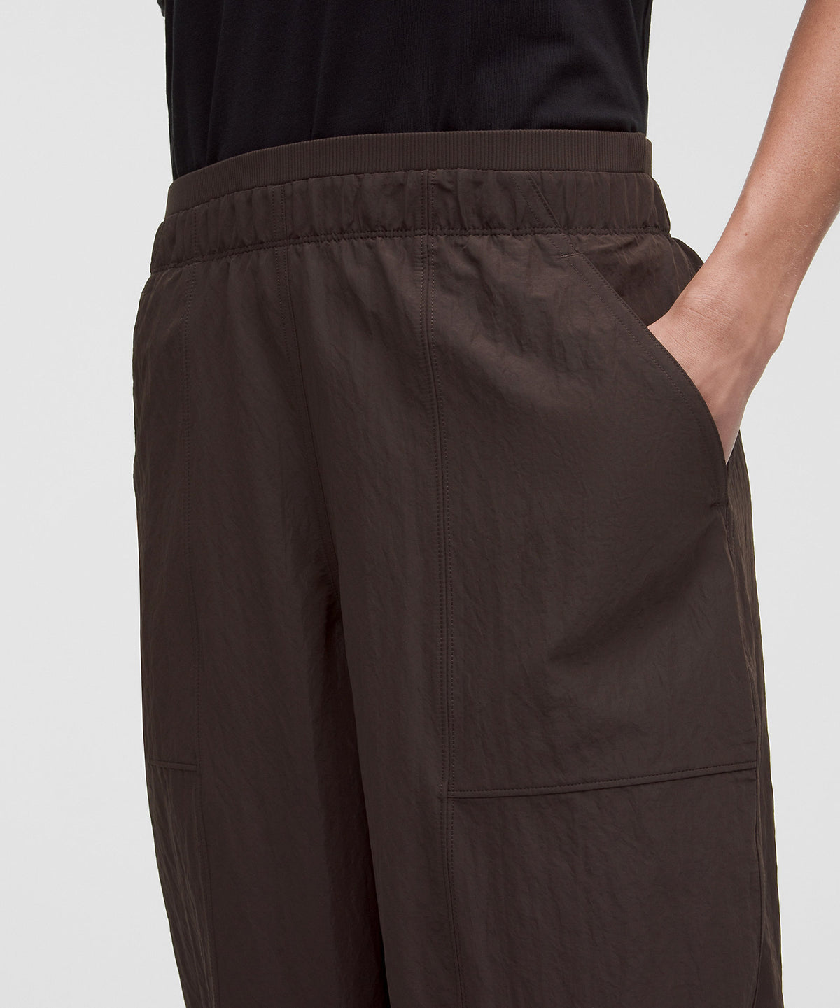 Lululemon Crinkle Nylon Mid-Rise Barrel-Leg Pant - Mahogany Muse - imagen 4