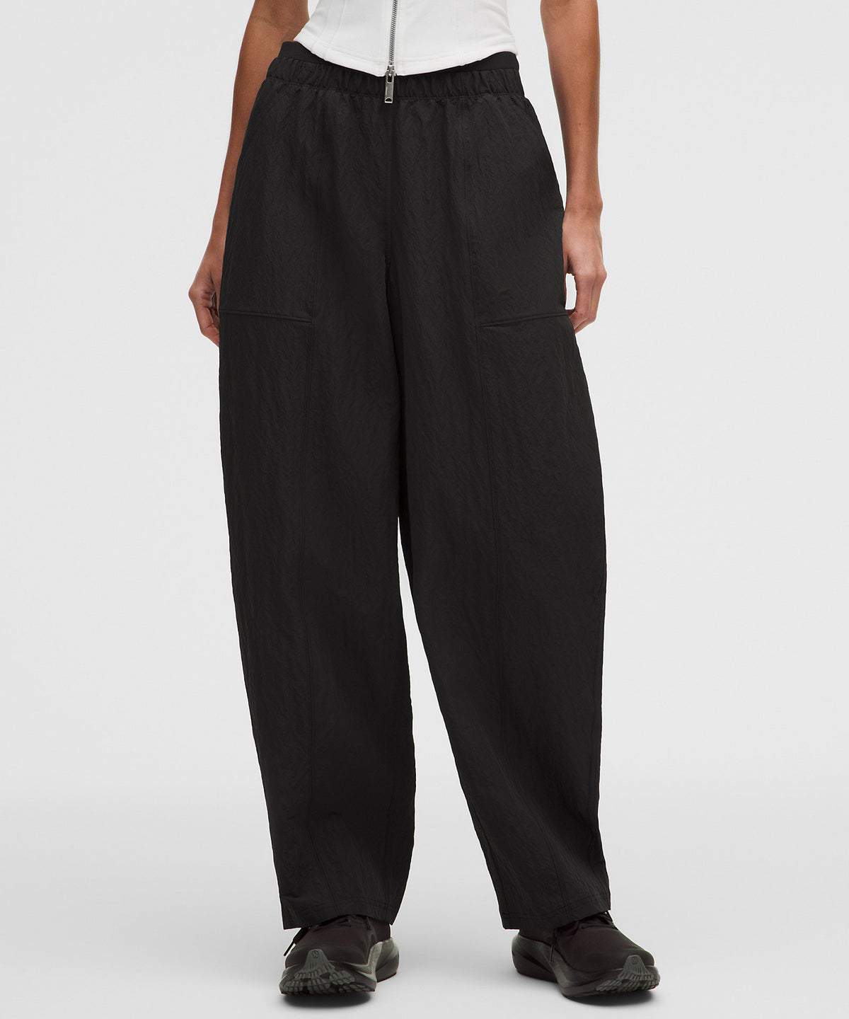 Lululemon Crinkle Nylon Mid-Rise Barrel-Leg Pant Short - Black - imagen 2