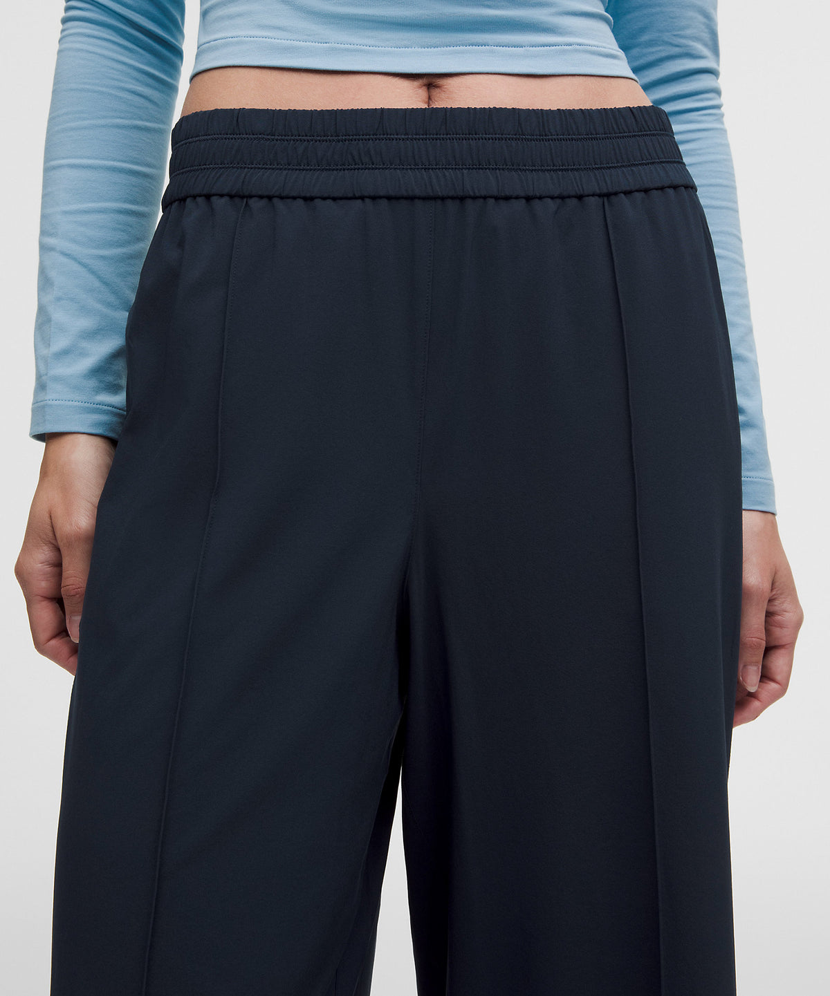 Lululemon Breezily Mid-Rise Cropped Pant - True Navy - imagen 4