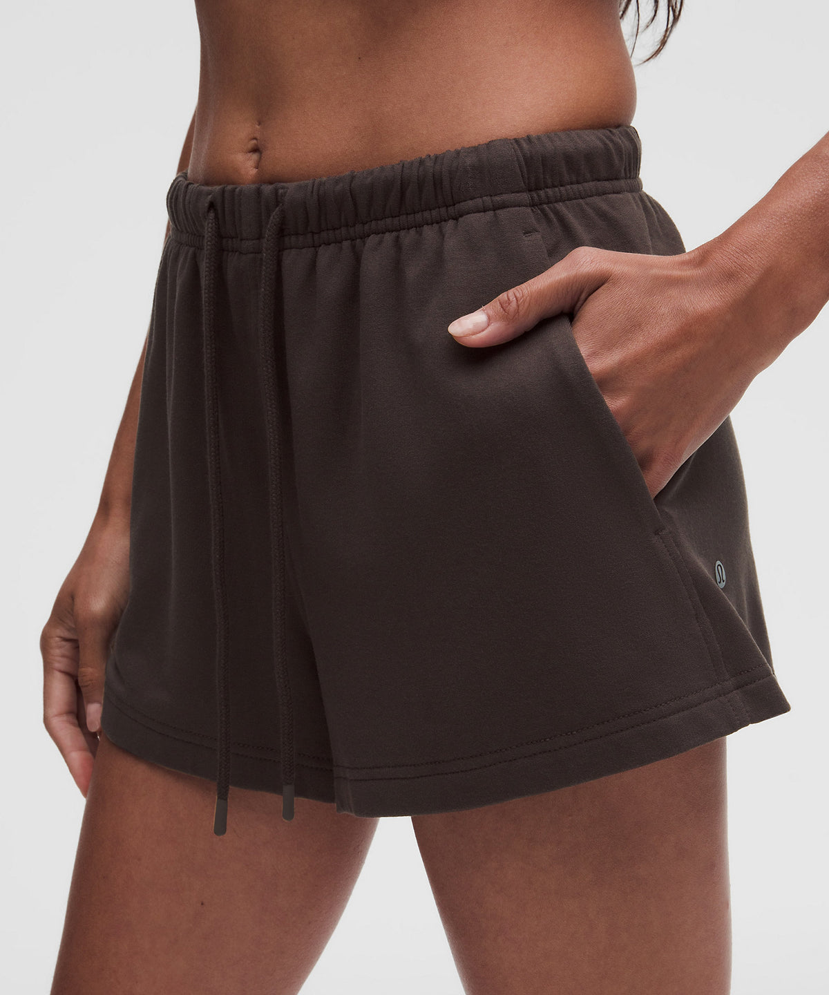 Lululemon BeCalm Mid-Rise Short 3" - Mahogany Muse - imagen 4