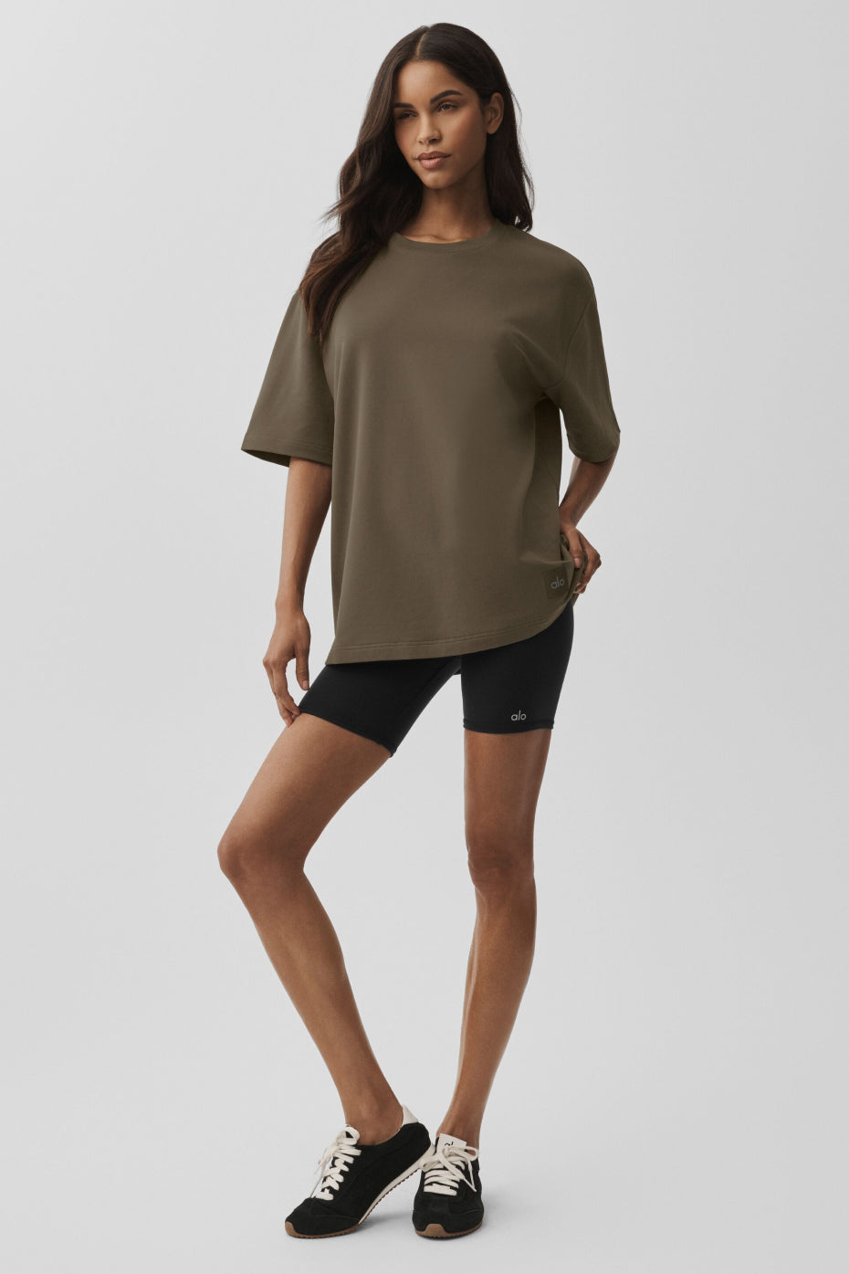 Alo Yoga Double Take Short Sleeve - Olive Tree - imagen 4