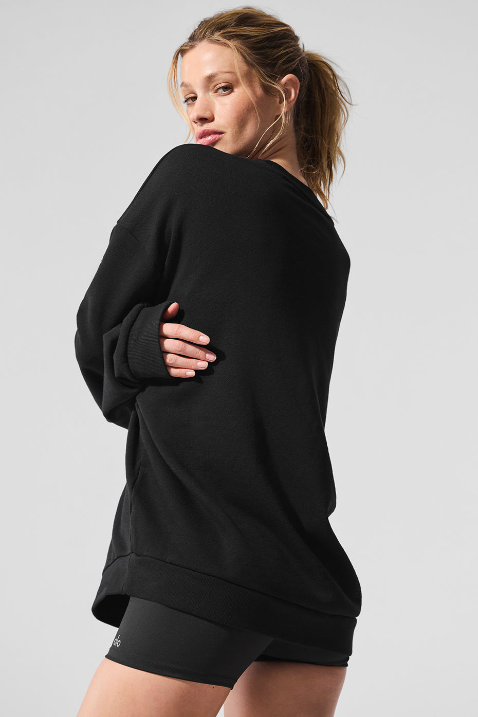 Alo Yoga Chill Crew Neck Pullover - Black - imagen 2