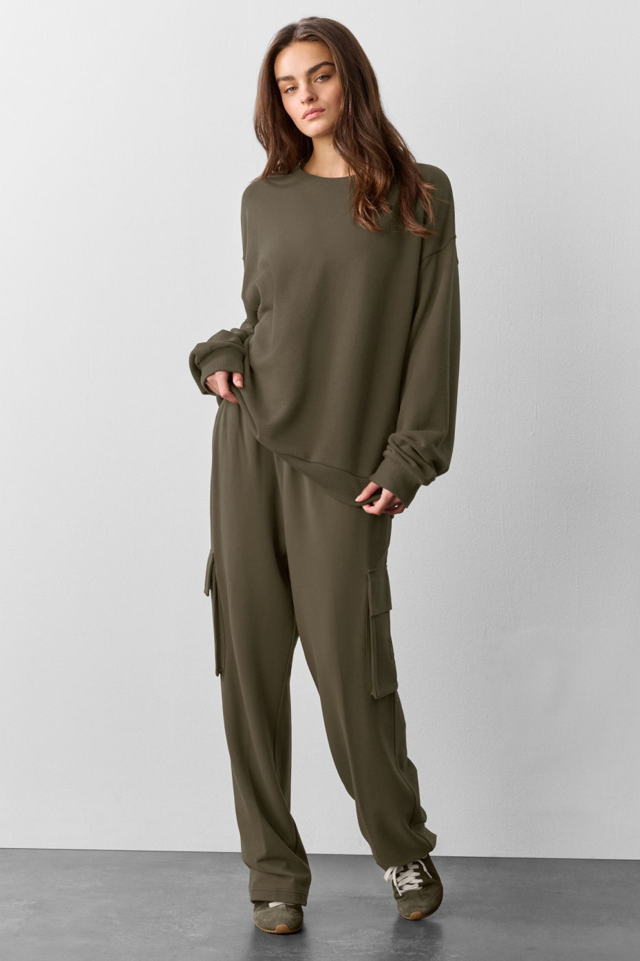 Alo Yoga Chill Crew Neck Pullover - Olive Tree - imagen 4