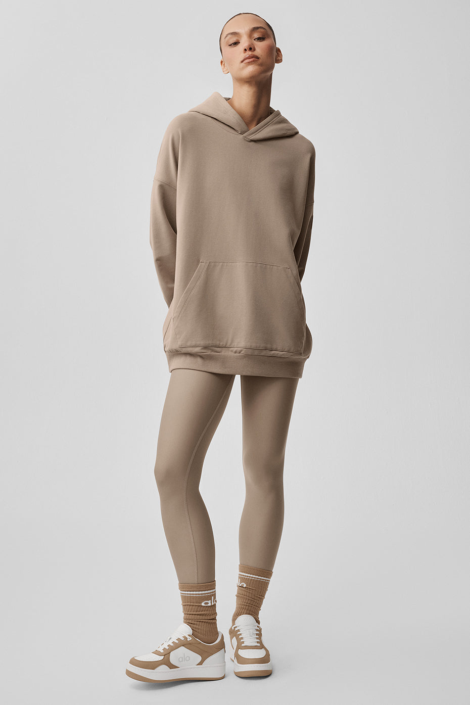 Alo Yoga Double Take Hoodie - Gravel - imagen 5