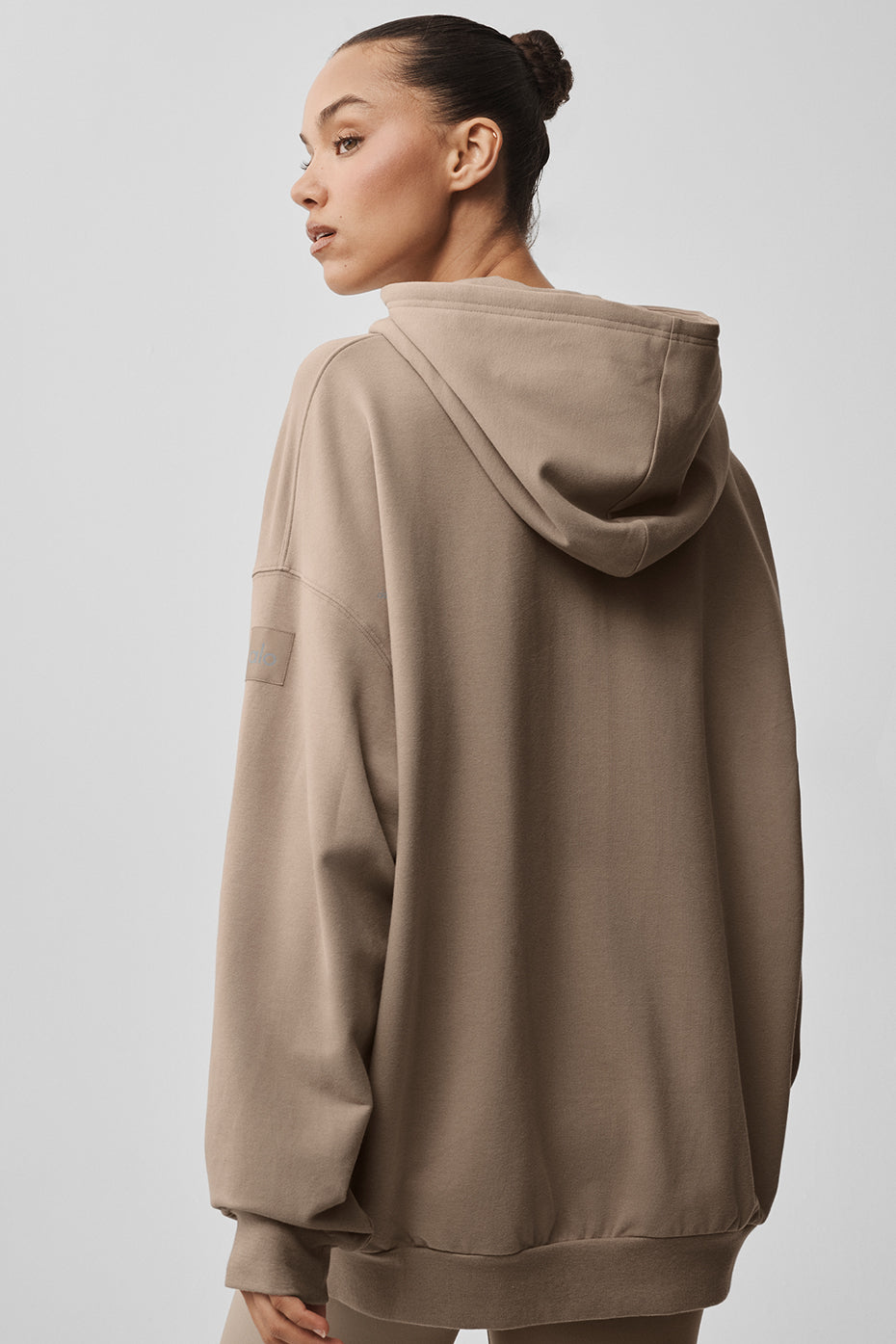 Alo Yoga Double Take Hoodie - Gravel - imagen 3