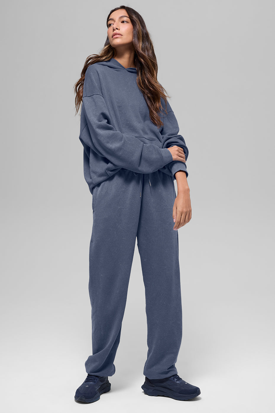Alo Yoga Chill Vintage Wash Hoodie - Bluestone Wash - imagen 4