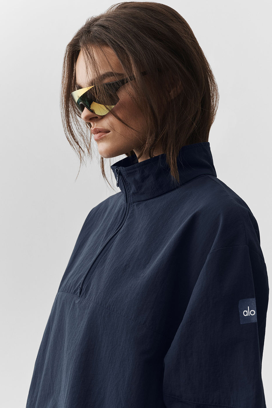Alo Yoga Light Weight Takeaway Track Pullover - Navy - imagen 4