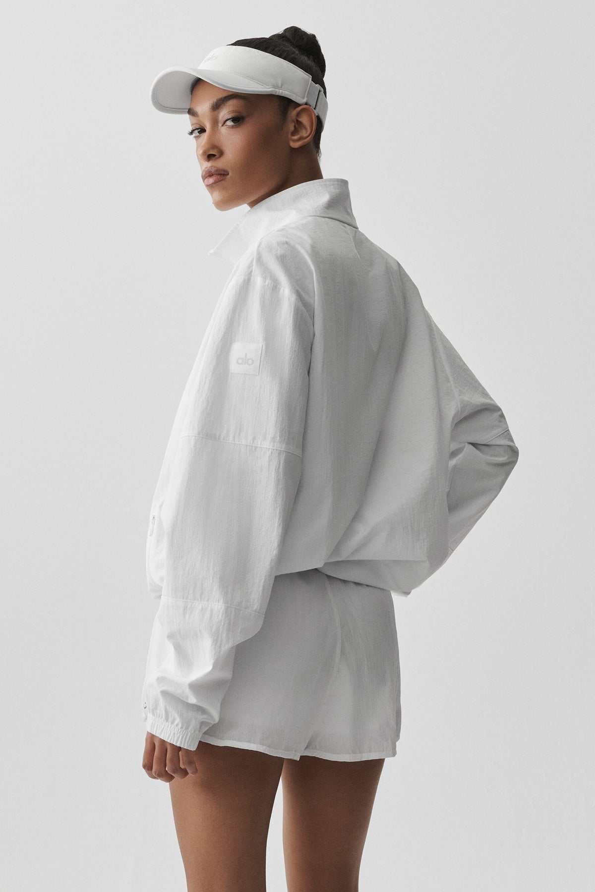Alo Yoga Light Weight Takeaway Track Pullover - White - imagen 3