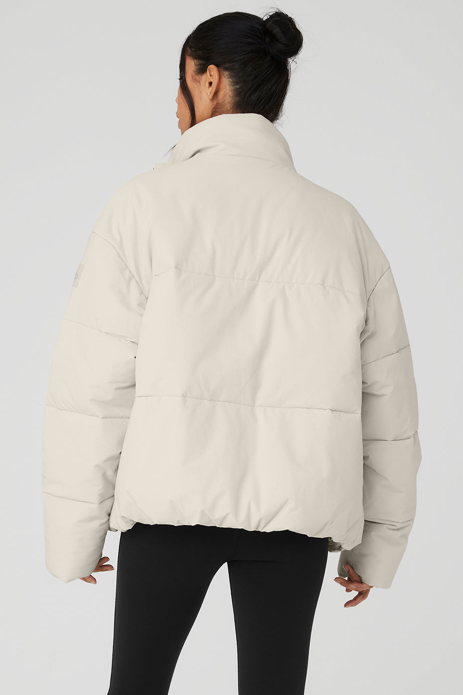 Alo Yoga Stretch Woven Street Puffer - Bone - imagen 2