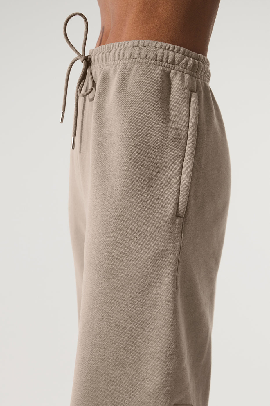 Alo Yoga Chill Vintage Wash Sweatpant - Gravel Wash - imagen 3