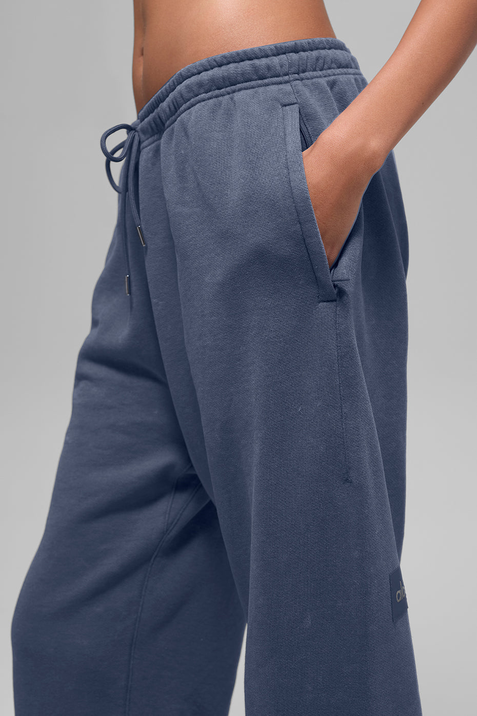 Alo Yoga Chill Vintage Wash Sweatpant - Bluestone Wash - imagen 2