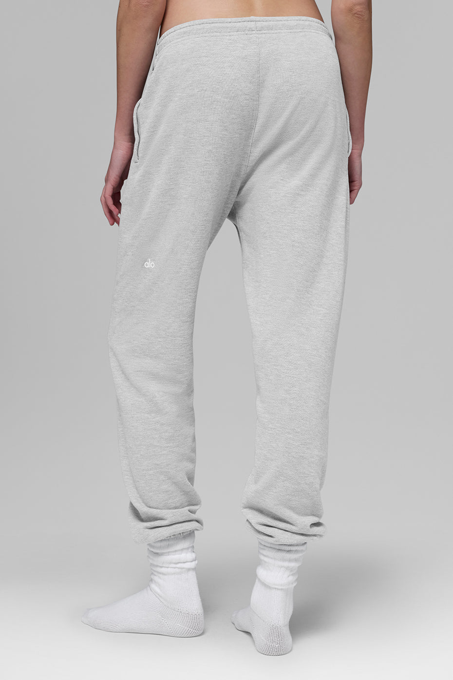 Alo Yoga Chill Sweatpant - Athletic Heather Grey - imagen 2