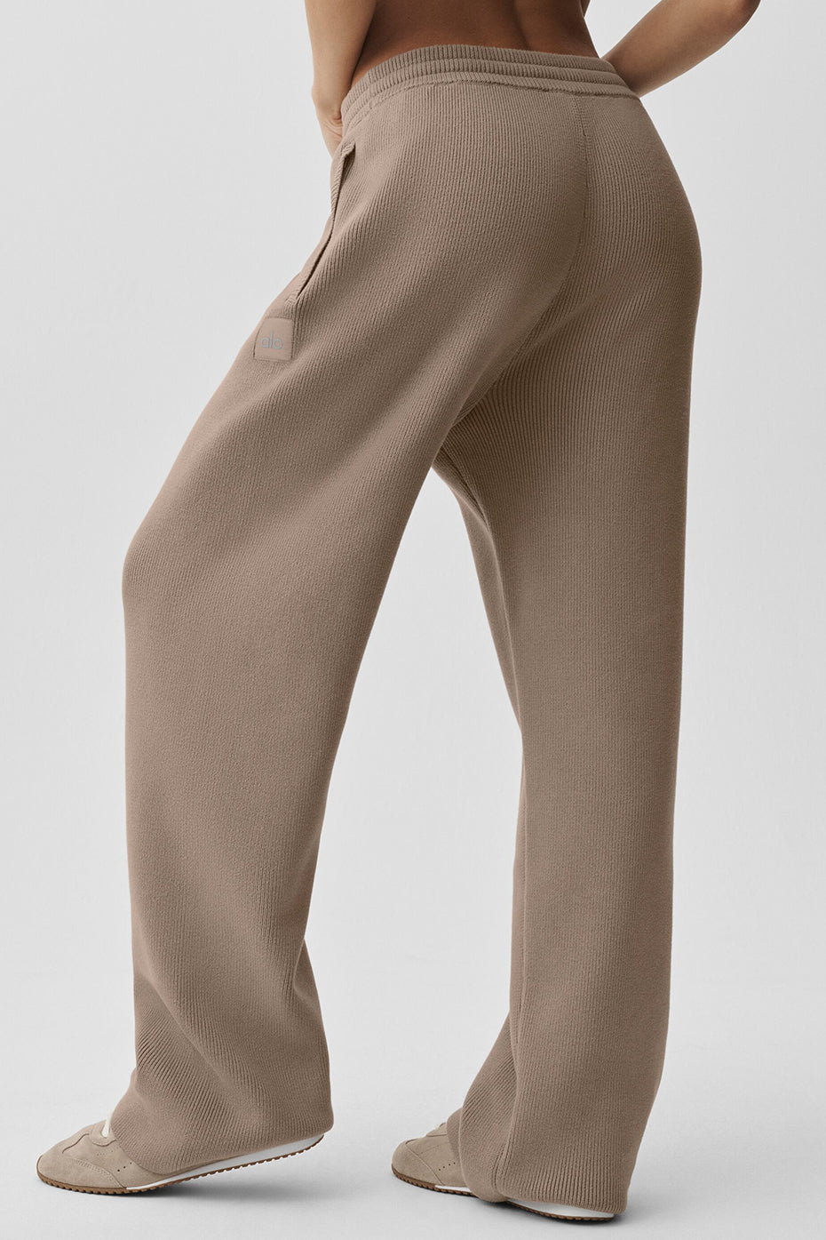 Alo Yoga Scholar Straight Leg Sweatpant - Gravel - imagen 4