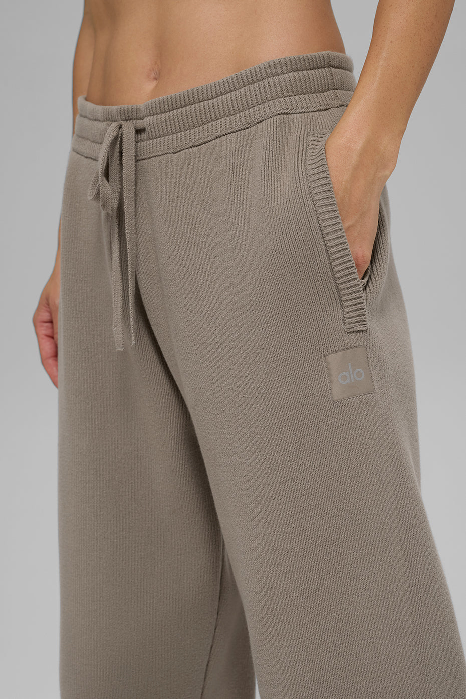 Alo Yoga Scholar Straight Leg Sweatpant - Light Cocoa - imagen 3