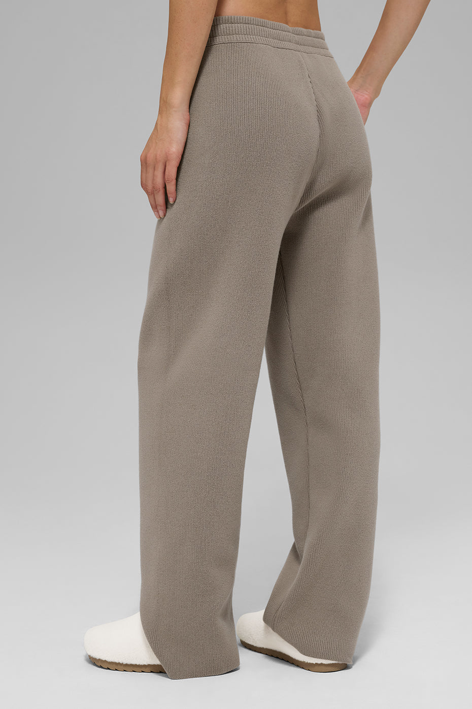 Alo Yoga Scholar Straight Leg Sweatpant - Light Cocoa - imagen 2
