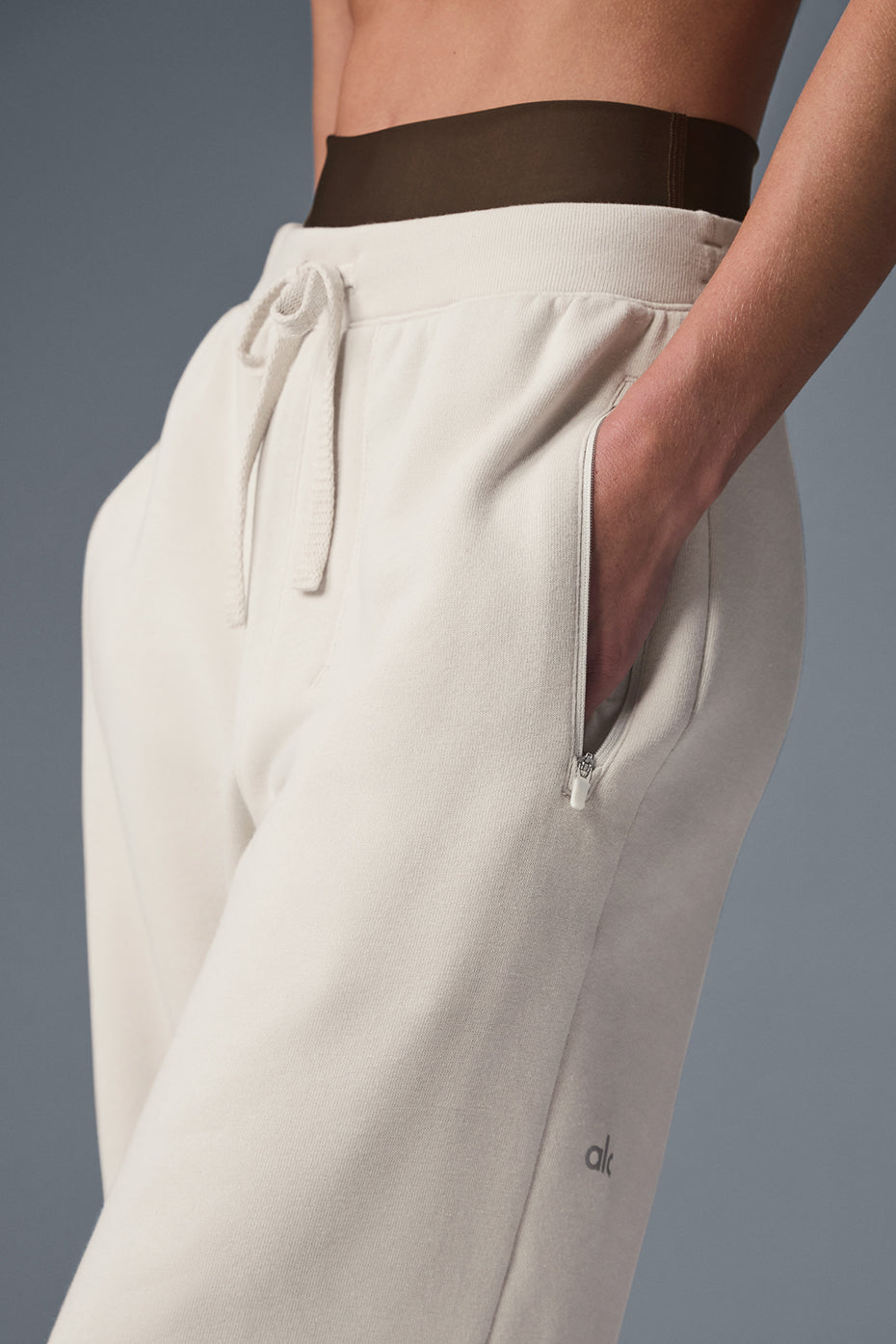 Alo Yoga Triumph Restore Sweatpant - Bone - imagen 2