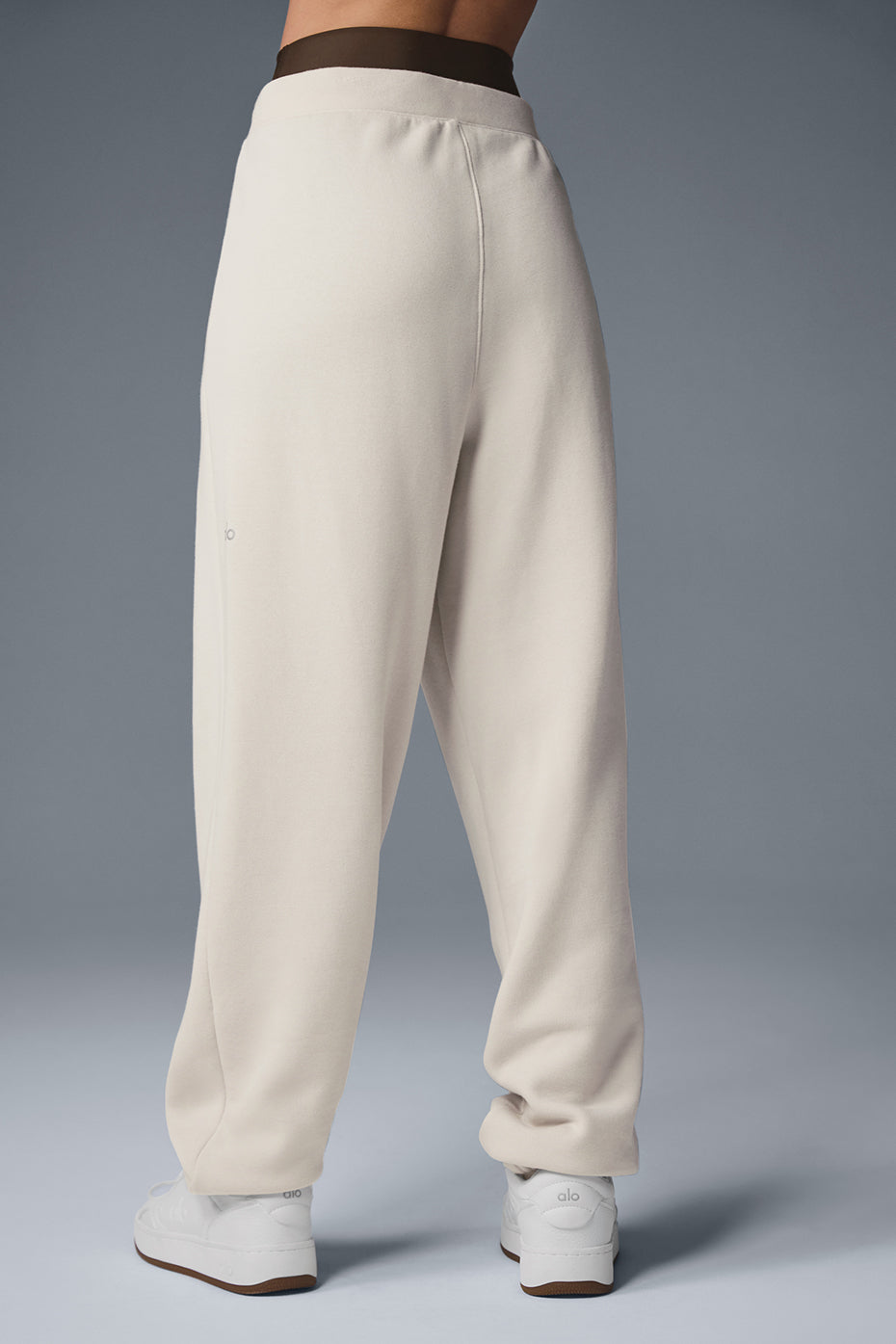 Alo Yoga Triumph Restore Sweatpant - Bone - imagen 3