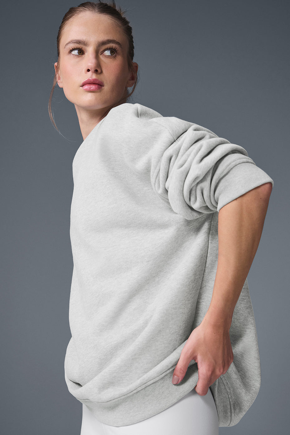 Alo Yoga Renown Heavy Weight Crew Neck Pullover - Athletic Heather Grey - imagen 3
