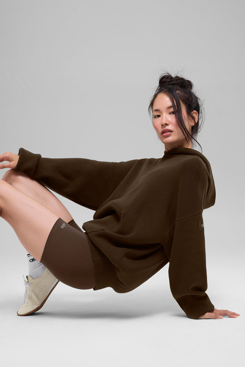 Alo Yoga Scholar Hooded Sweater - Espresso - imagen 4