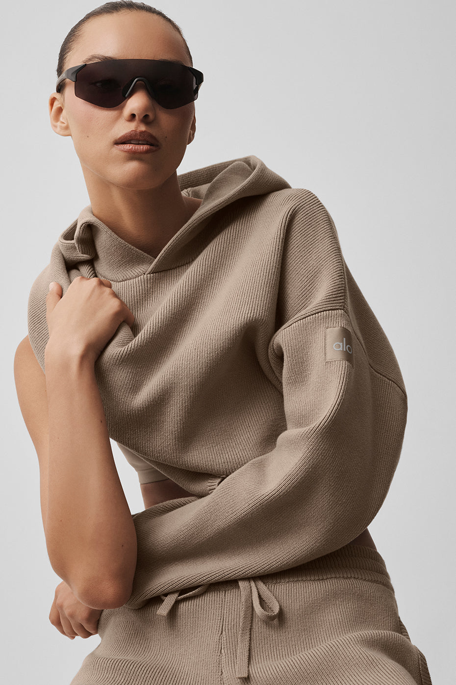 Alo Yoga Scholar Hooded Sweater - Gravel - imagen 3