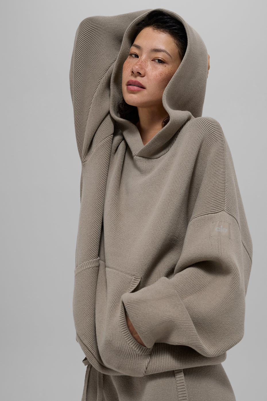 Alo Yoga Scholar Hooded Sweater - Light Cocoa - imagen 1