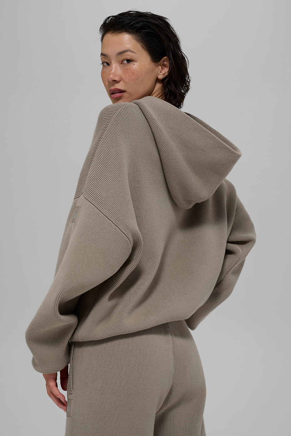 Alo Yoga Scholar Hooded Sweater - Light Cocoa - imagen 2