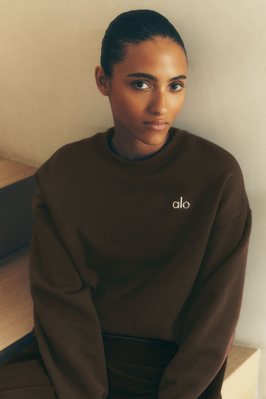 Alo Yoga Accolade Crew Neck Pullover - Espresso - imagen 1