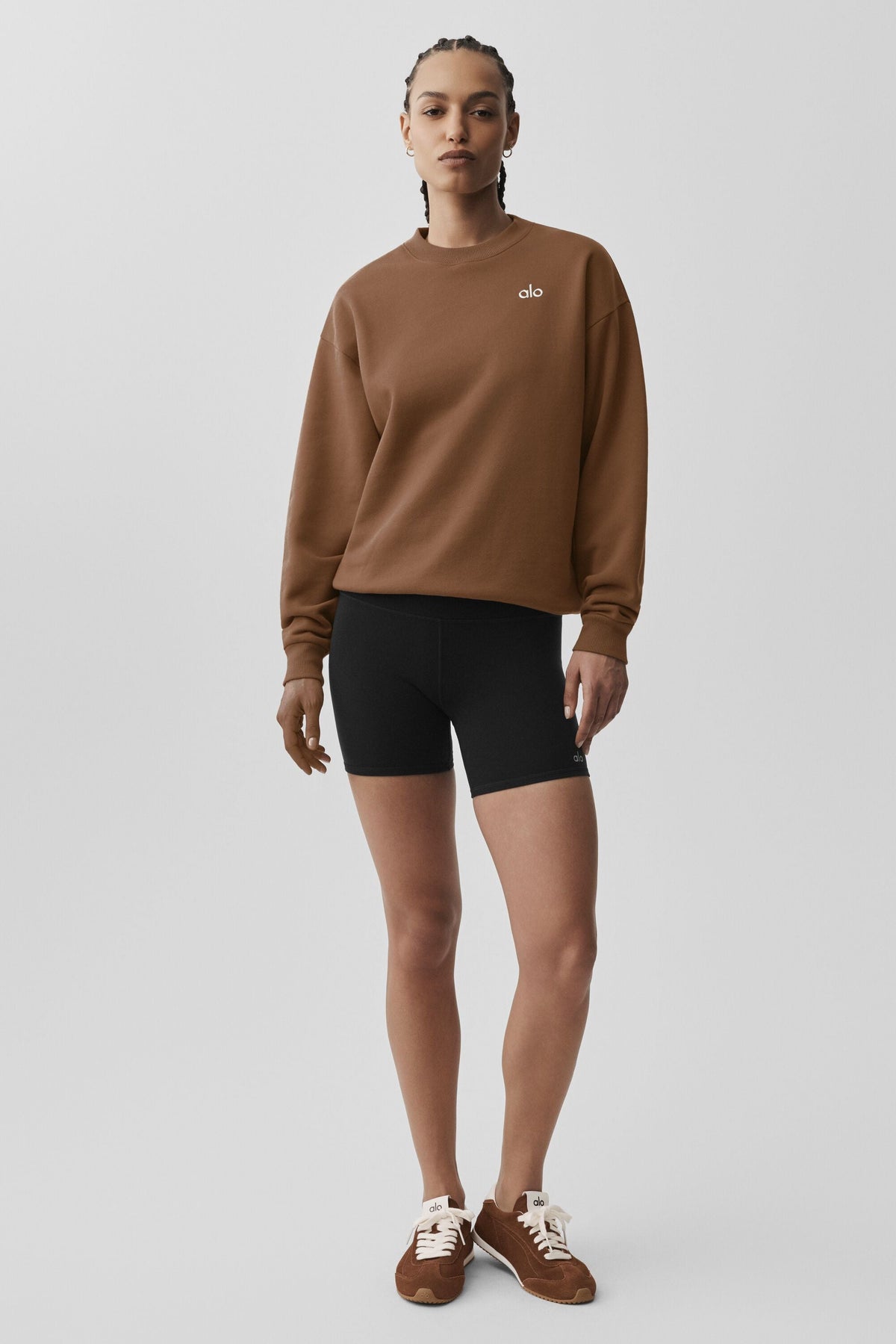 Alo Yoga Accolade Crew Neck Pullover - Sun Kissed Brown - imagen 5