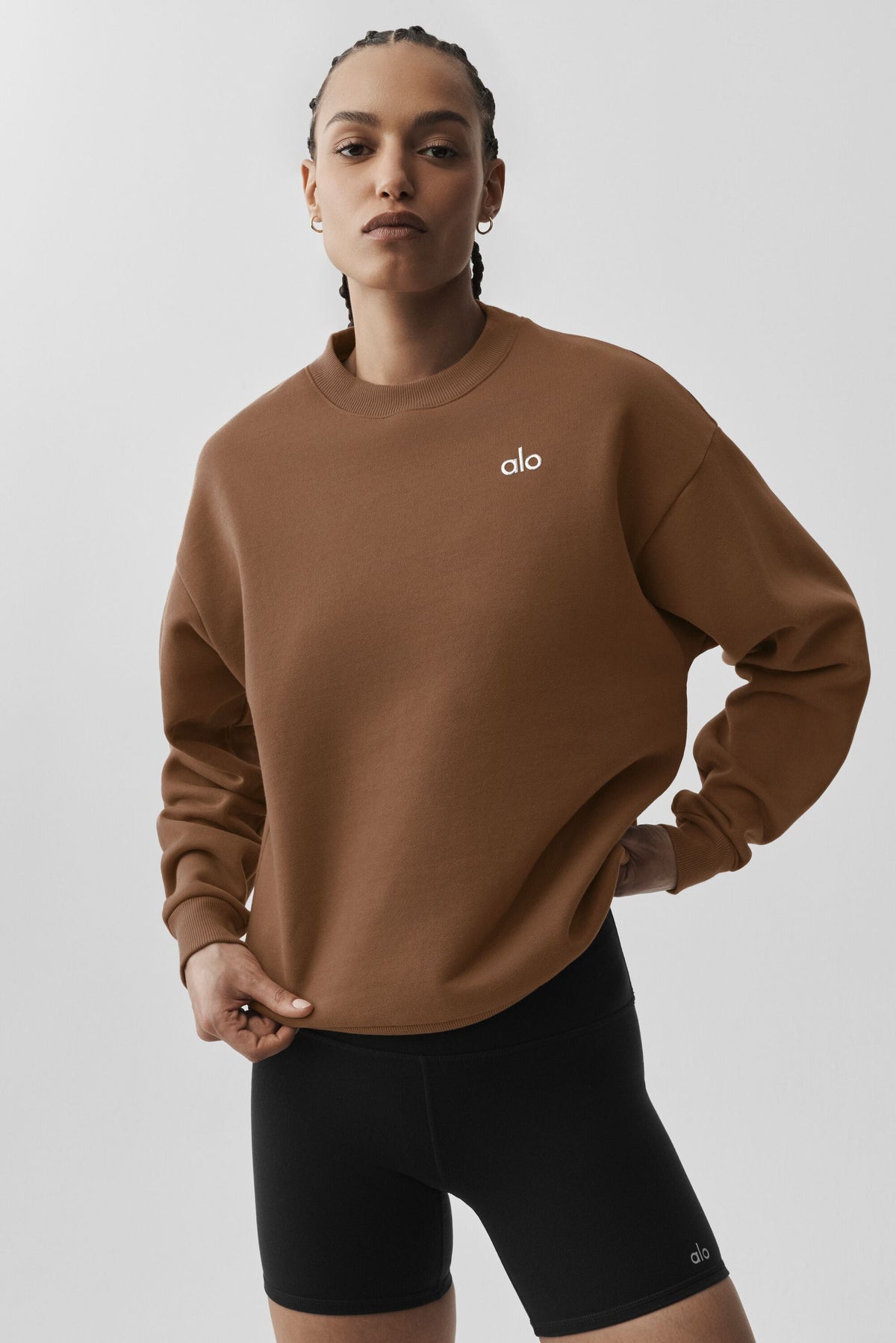 Alo Yoga Accolade Crew Neck Pullover - Sun Kissed Brown - imagen 3