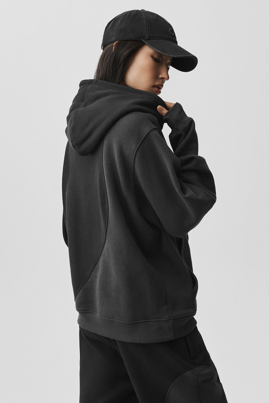 Alo Yoga Make Waves Hoodie - Vintage Black Tonal - imagen 2